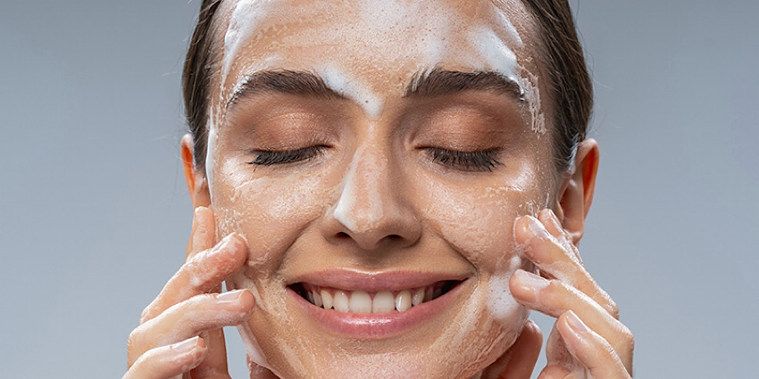 چند بار در هفته پوست چرب را لایه‌برداری کنیم؟
