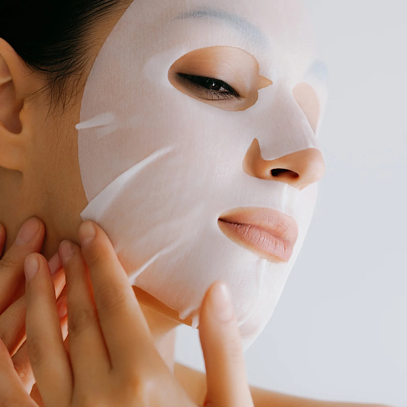 ماسک ورقه‌ای؛ راز شادابی پوست در 20 دقیقه
